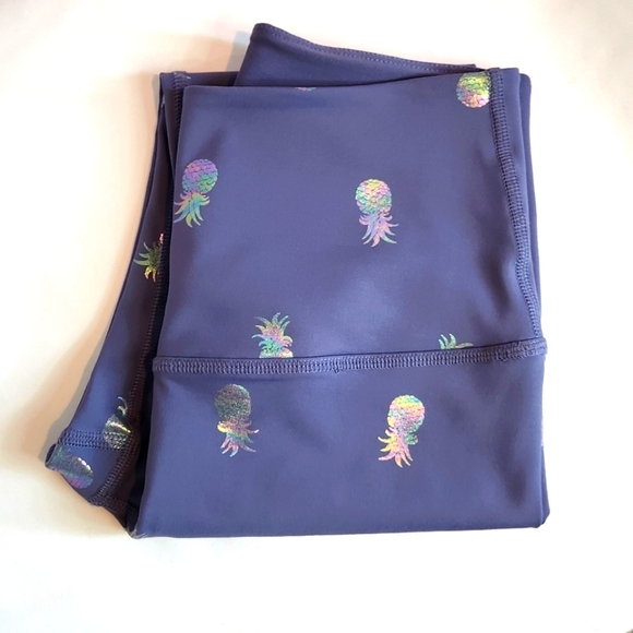 BEYOND YOGA NWOT XS PURPLE LEGGINGS WITH SILVER METALLIC PINEAPPLES - Picture 1 of 8